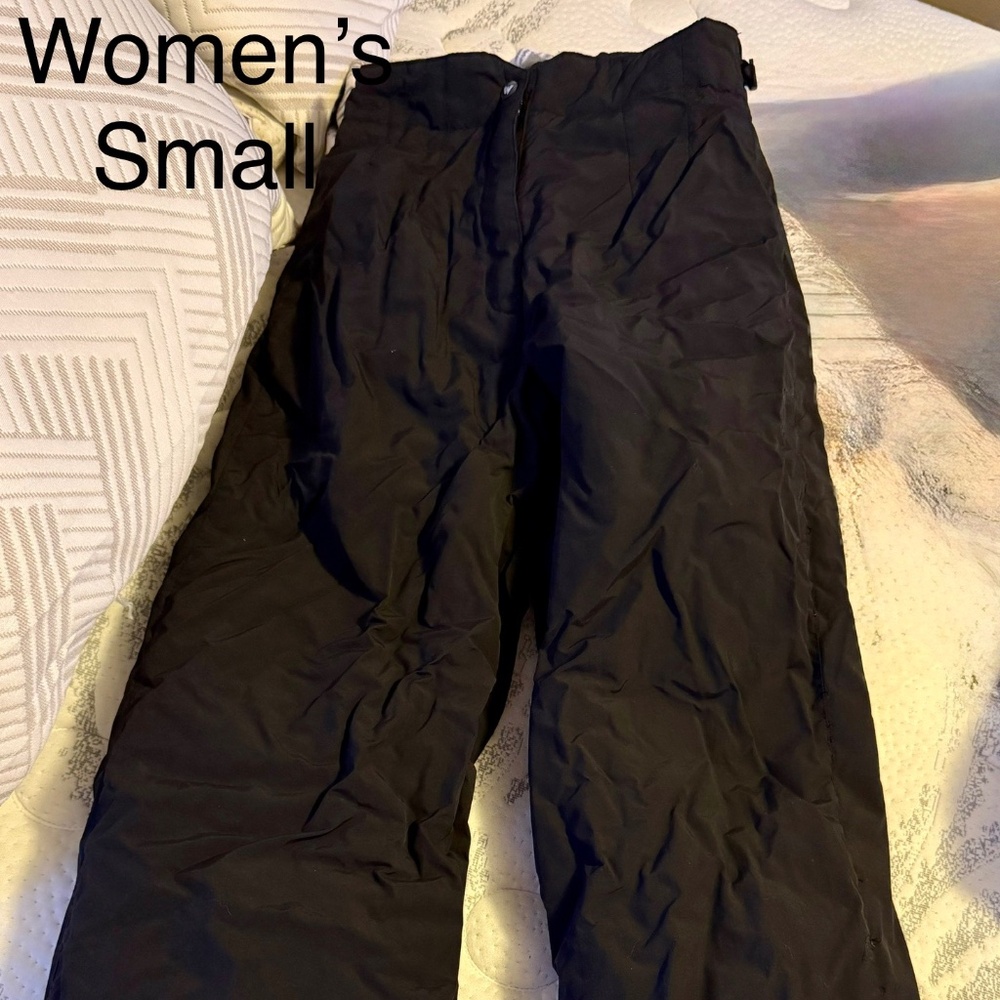 Women’s snow pants size small